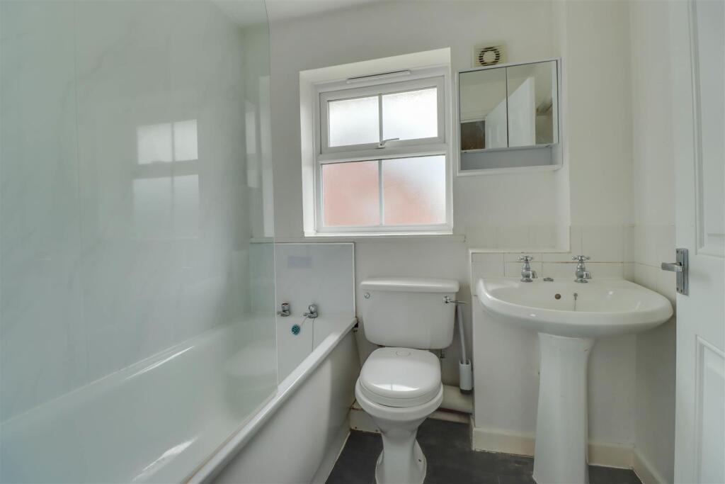 41 WALLACEE DRIVE INSIDE-2.jpg