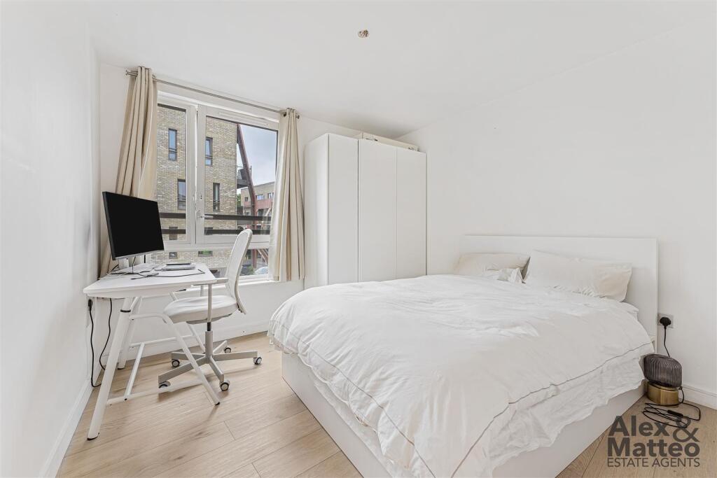 Robinia House