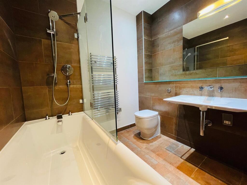 En-Suite Bathroom