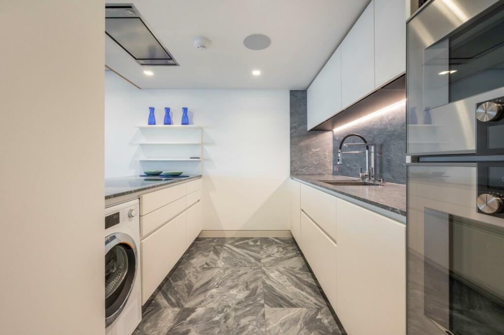 kitchen (2).jpg