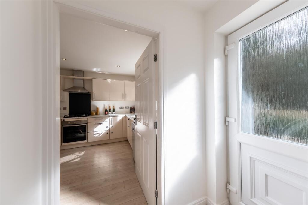 20 Shakerley Close-008.jpg