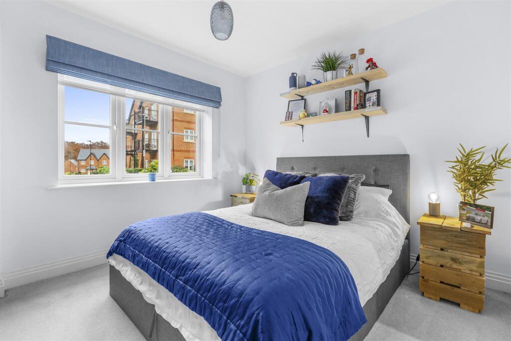 Flat 39 Aspen Rd, HP10 9FA-3.jpg