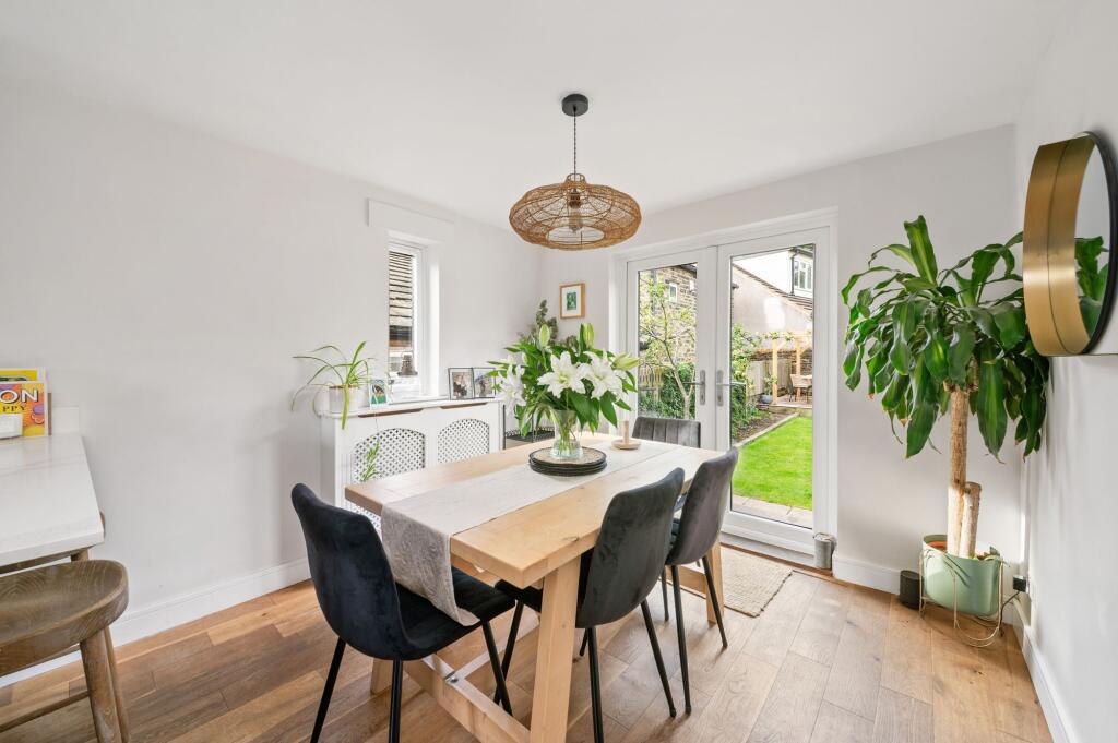 OPEN-PLAN DINING KITCHEN