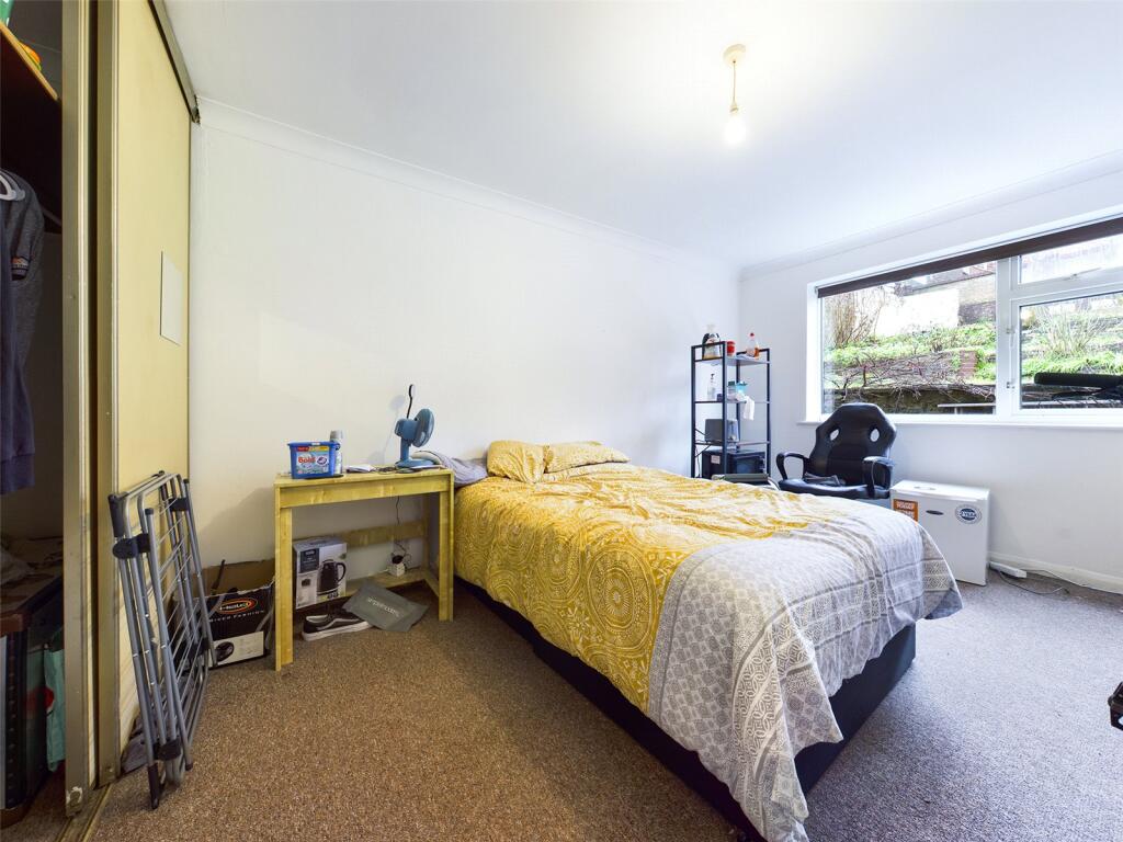 Bedroom-Room-To-Rent