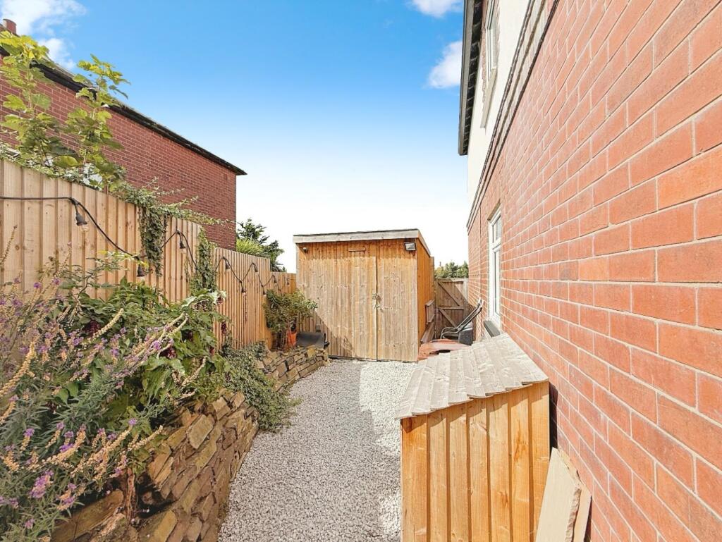 OUTBUILDING / HOME OFFICE