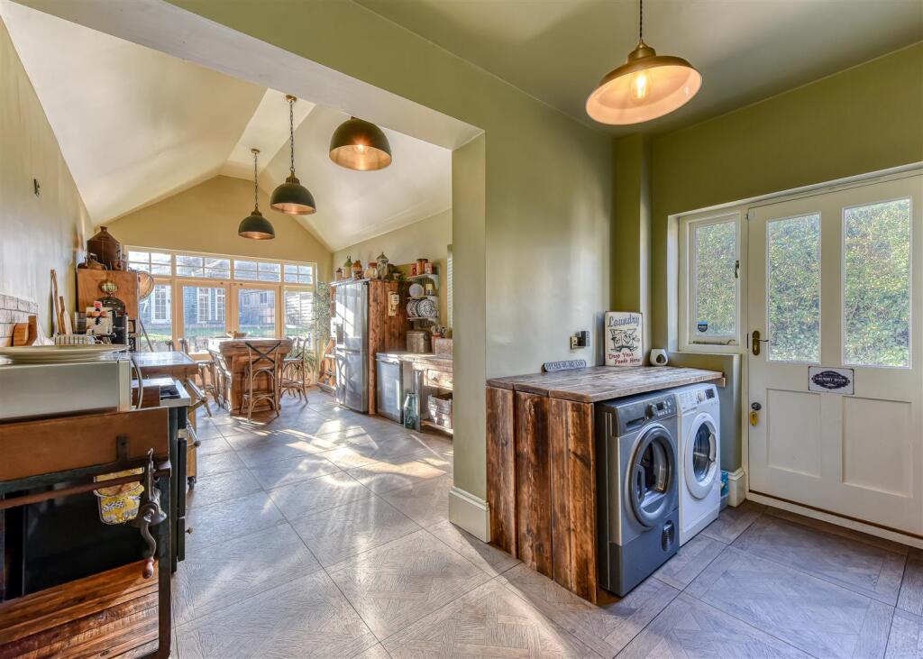 49 Richmond Road-kitchen1.jpg