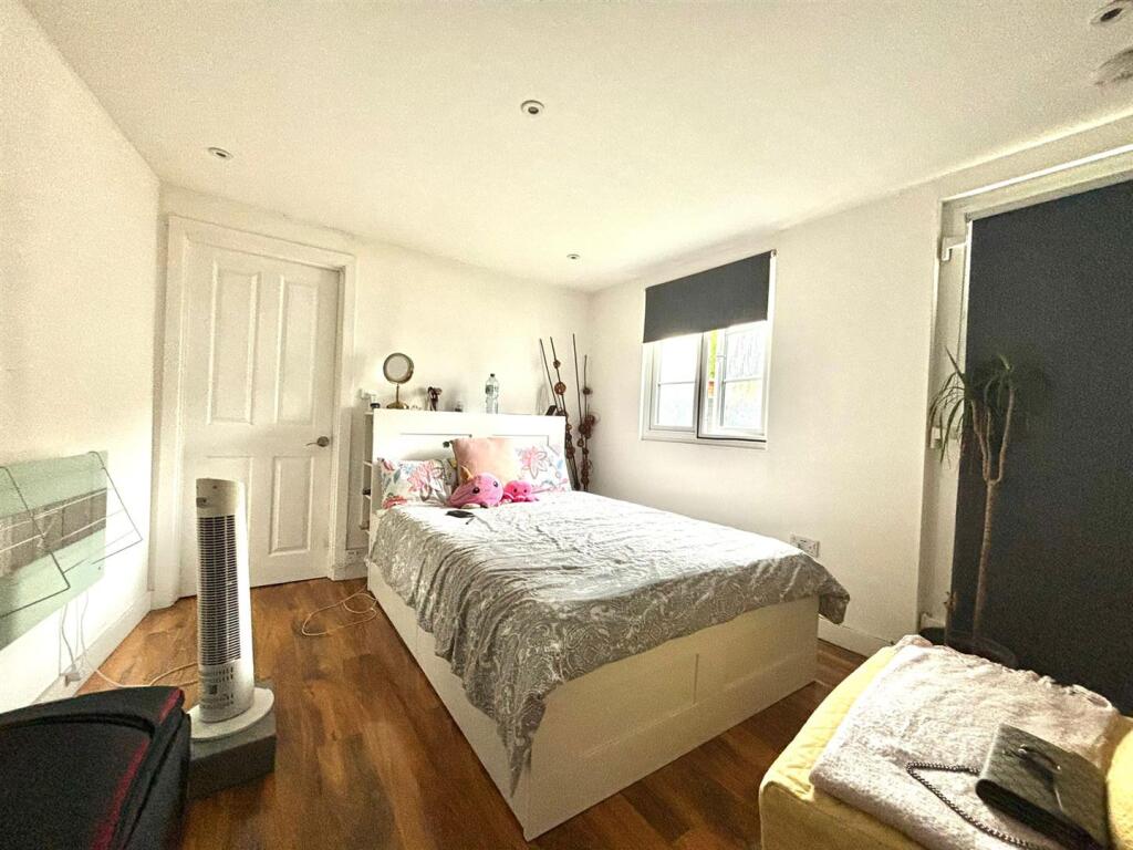 Downstairs bedroom 3.jpeg