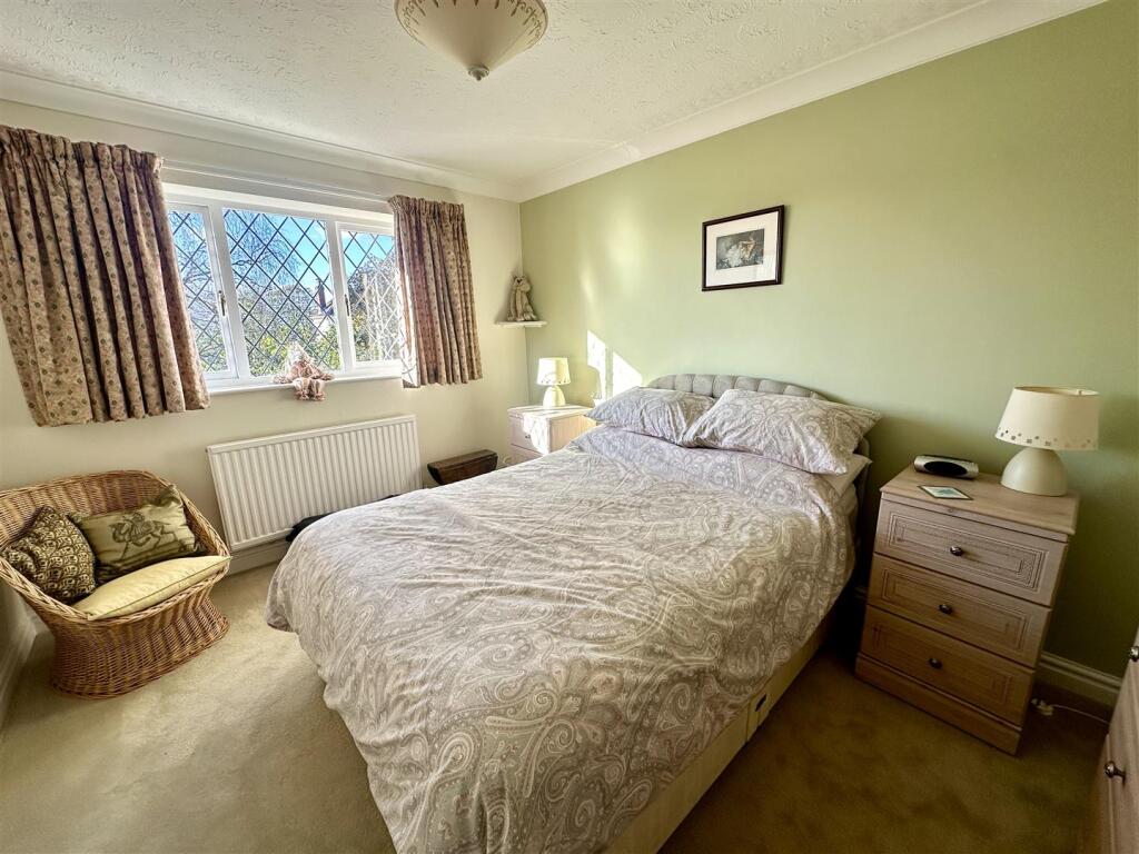BEDROOM 2