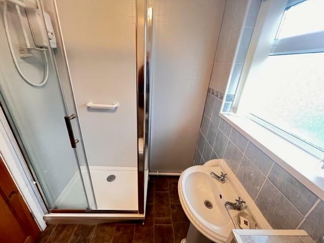 shower room 2.jpg
