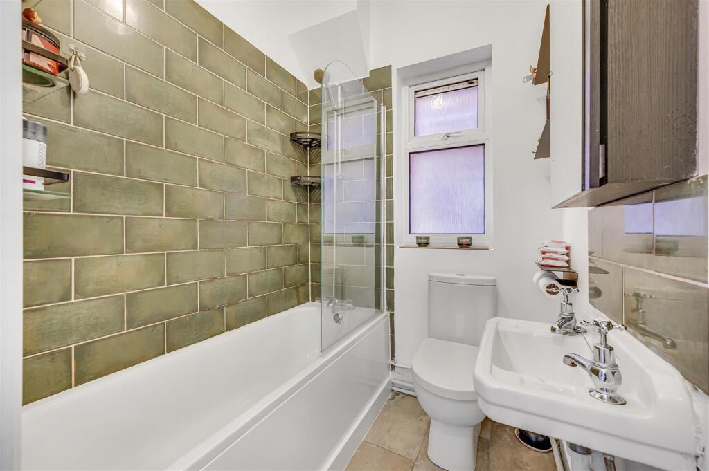 James_Anderson__Clifford_Avenue_London__SW14_7BS08