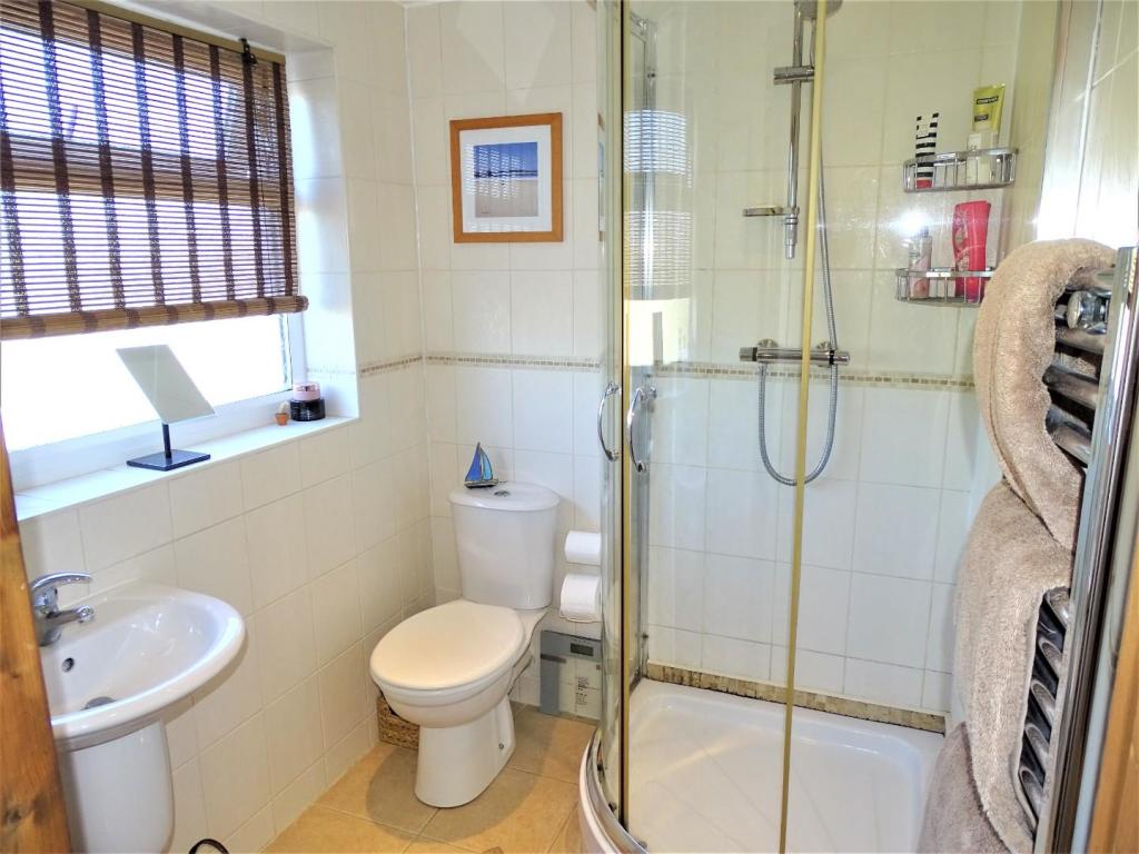 EN SUITE SHOWER ROOM