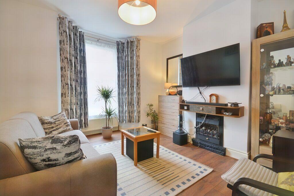 Denzil Road - Lounge