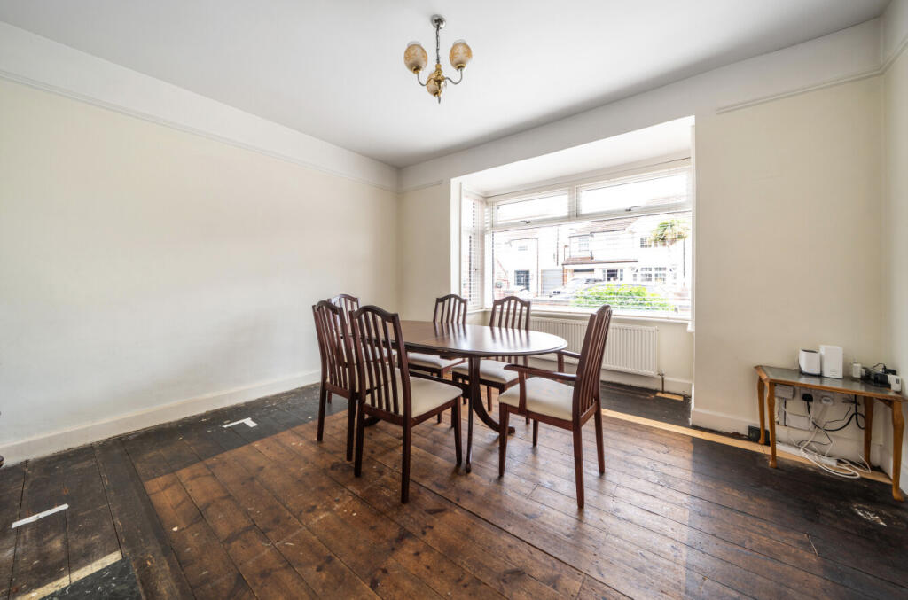 1318985-11-687663...