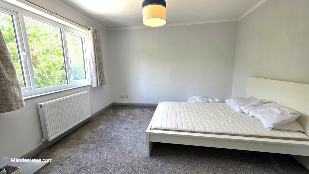 FRONT BEDROOM