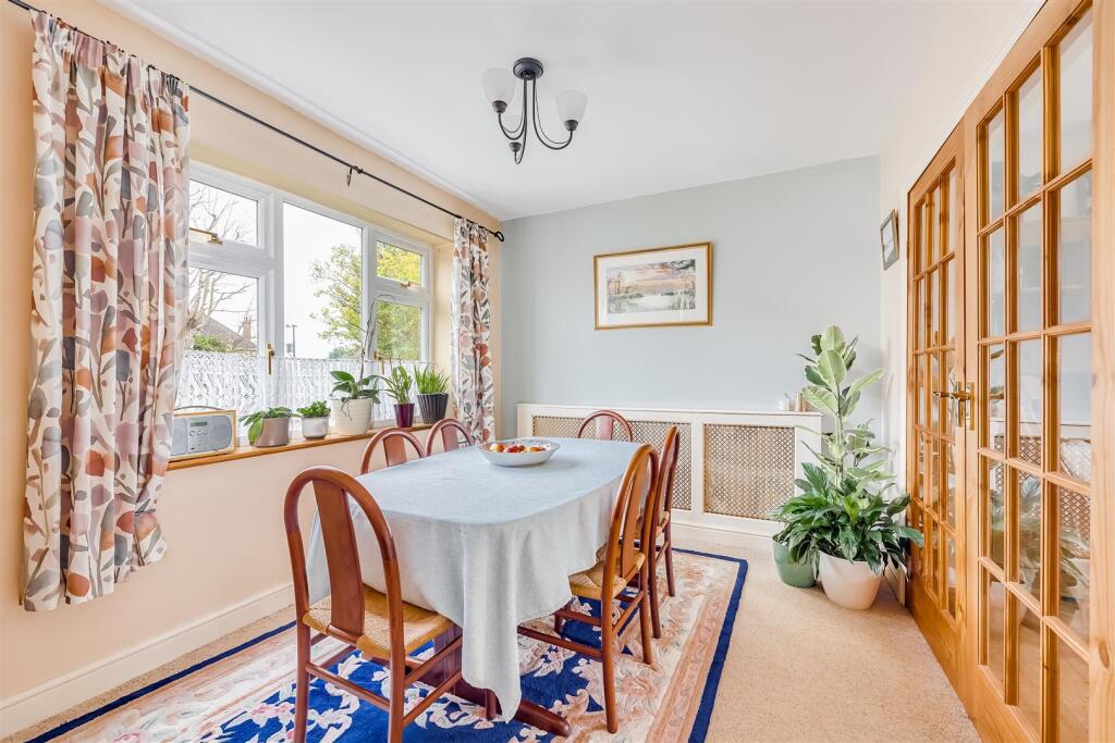 Dining room .jpg