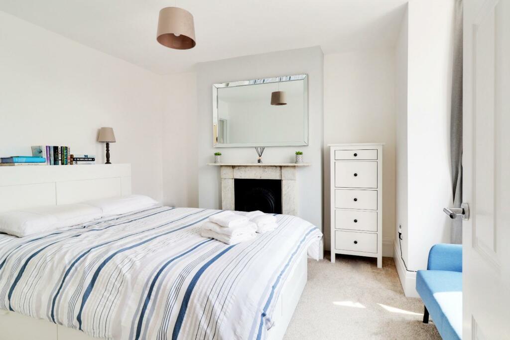Bed 3.jpg