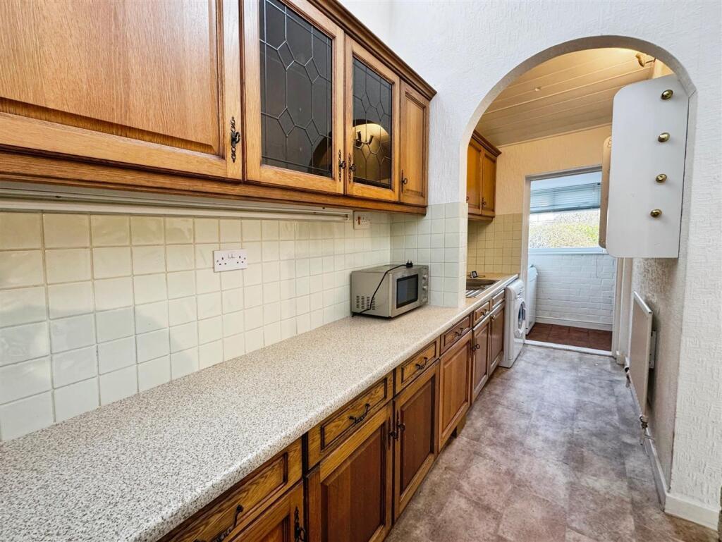 74504682-Kitchen 20a.jpg