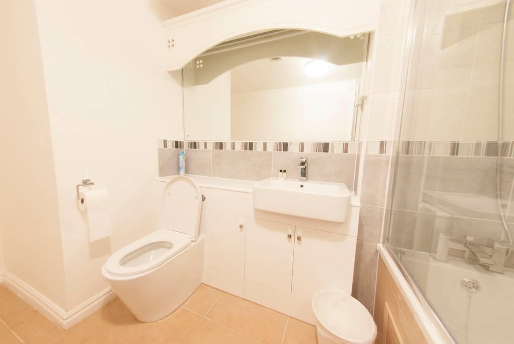 Bathroom      .jpg