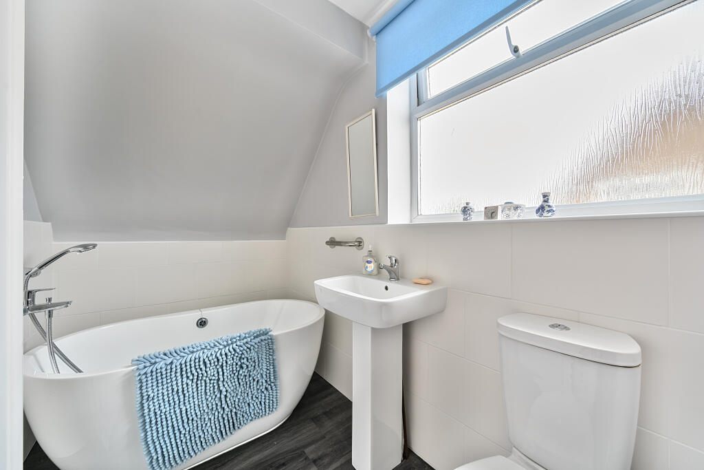 12958234682b4d2747c02arw