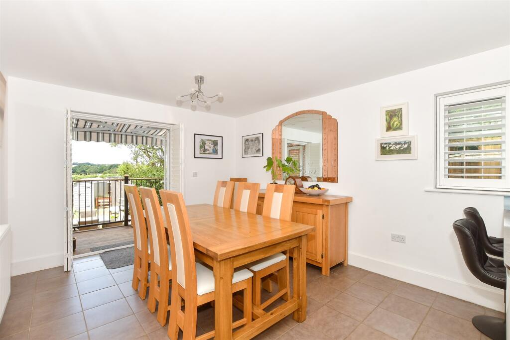 Kitchen/ Dining Room