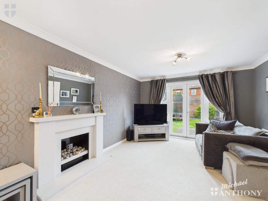 CAM03218G0-PR0798-STILL015