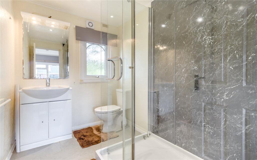 Park Home - En Suite