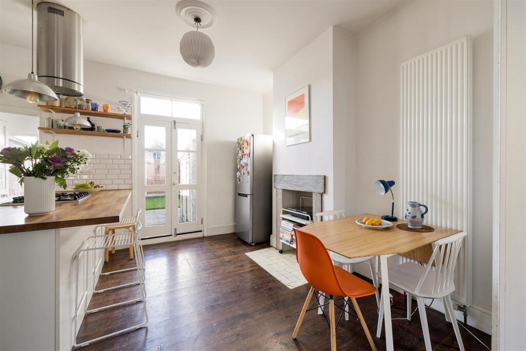 Dagenham Road, E10