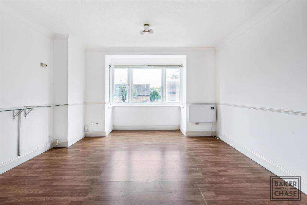 Lounge/Kitchen (Open-Plan)