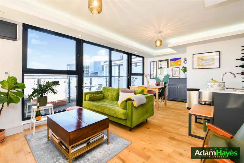 High Road, North Finchley, N12