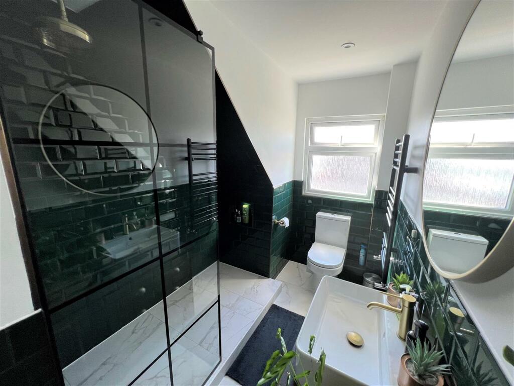 Shower Room.jpg