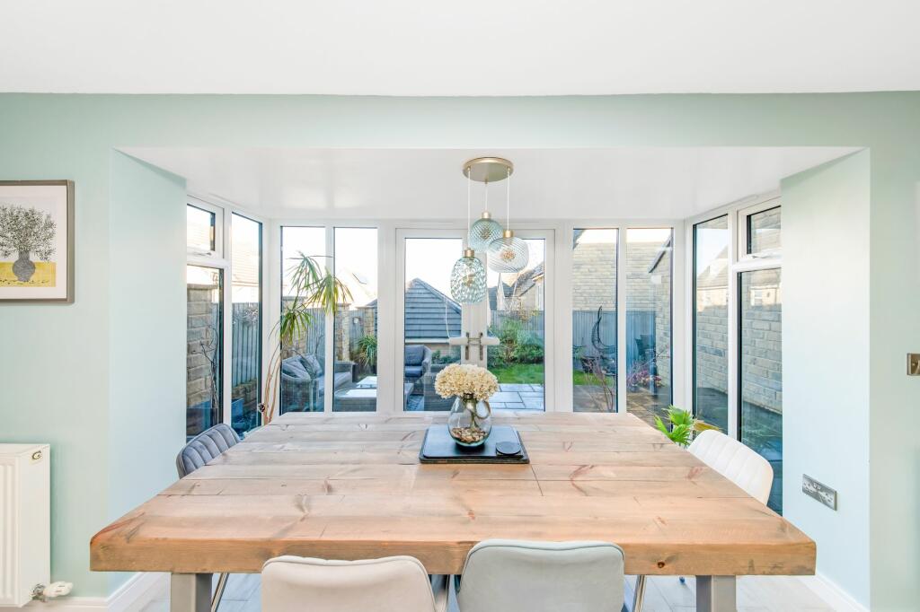 LIVING/DINING KITCHEN