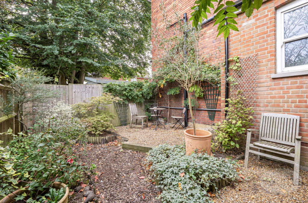 8f701a43-db21-42e...