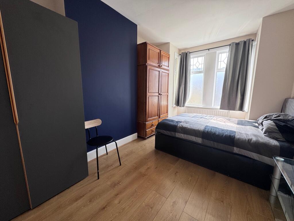 Bedroom 4 E10 (1)