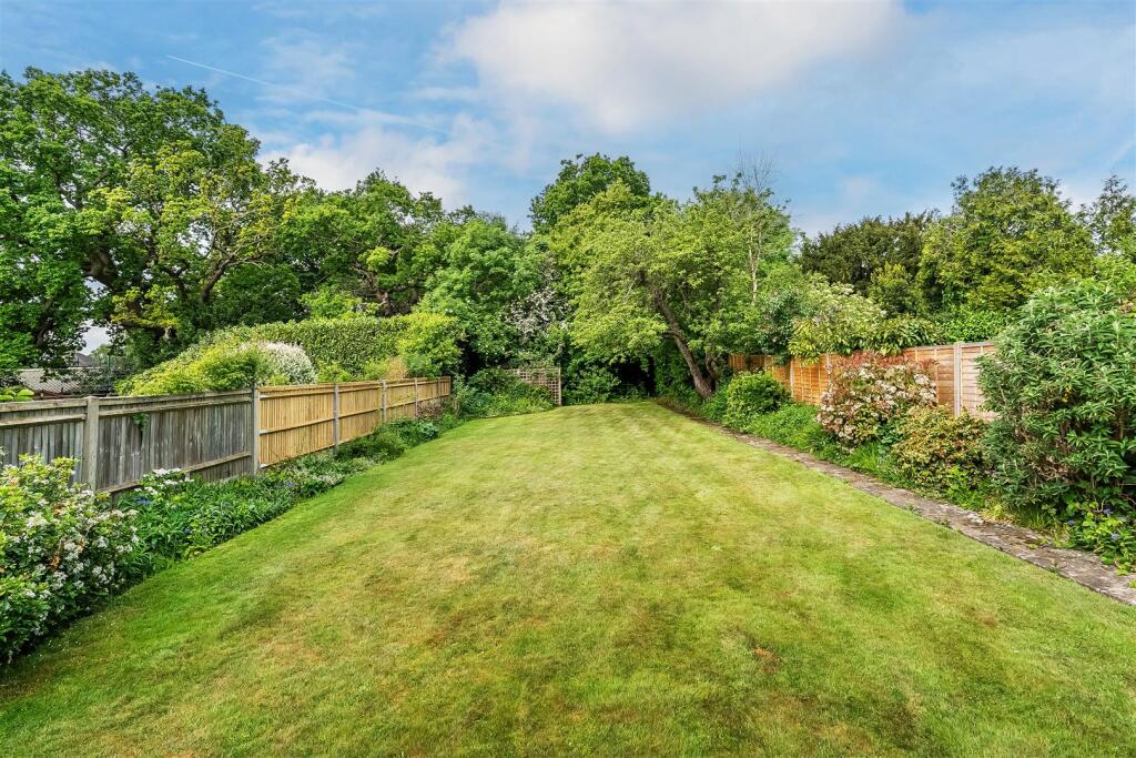 9-Meadow-Lane-16.jpg