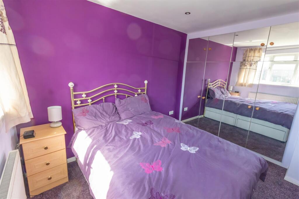 Kestrel Close-10 - t.jpeg