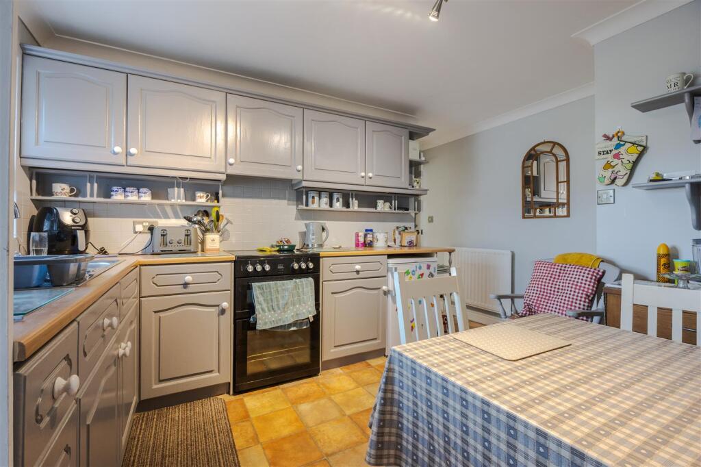 Kitchen breakfast room