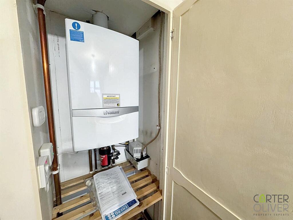 BOILER IN BEDROOM 1.jpg