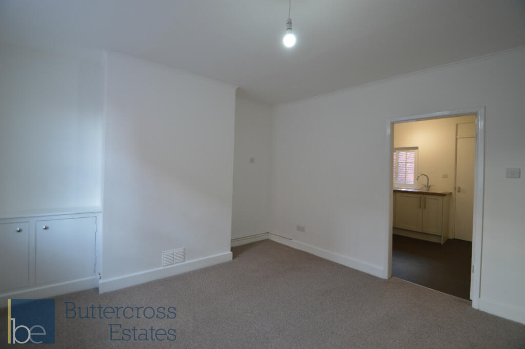 Living Room (4).JPG