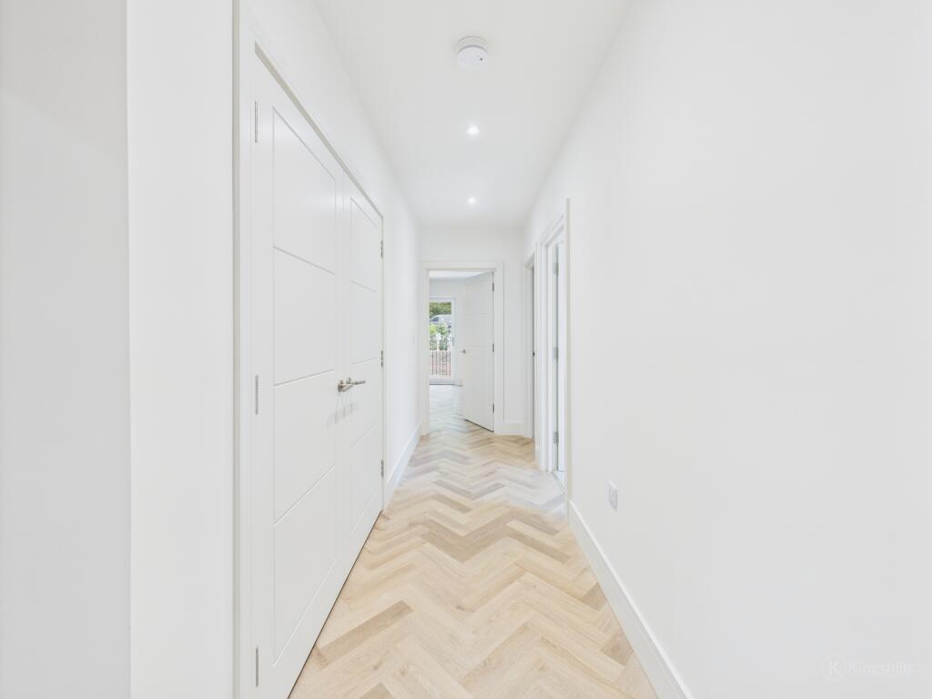 CAM02119G0-PR0414-STILL001