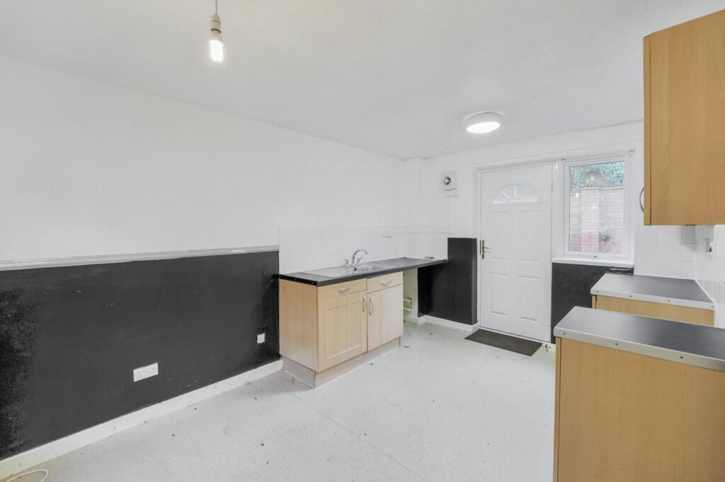 24 Alberta Terrace, New Basford, Nottingham NG7 6JA