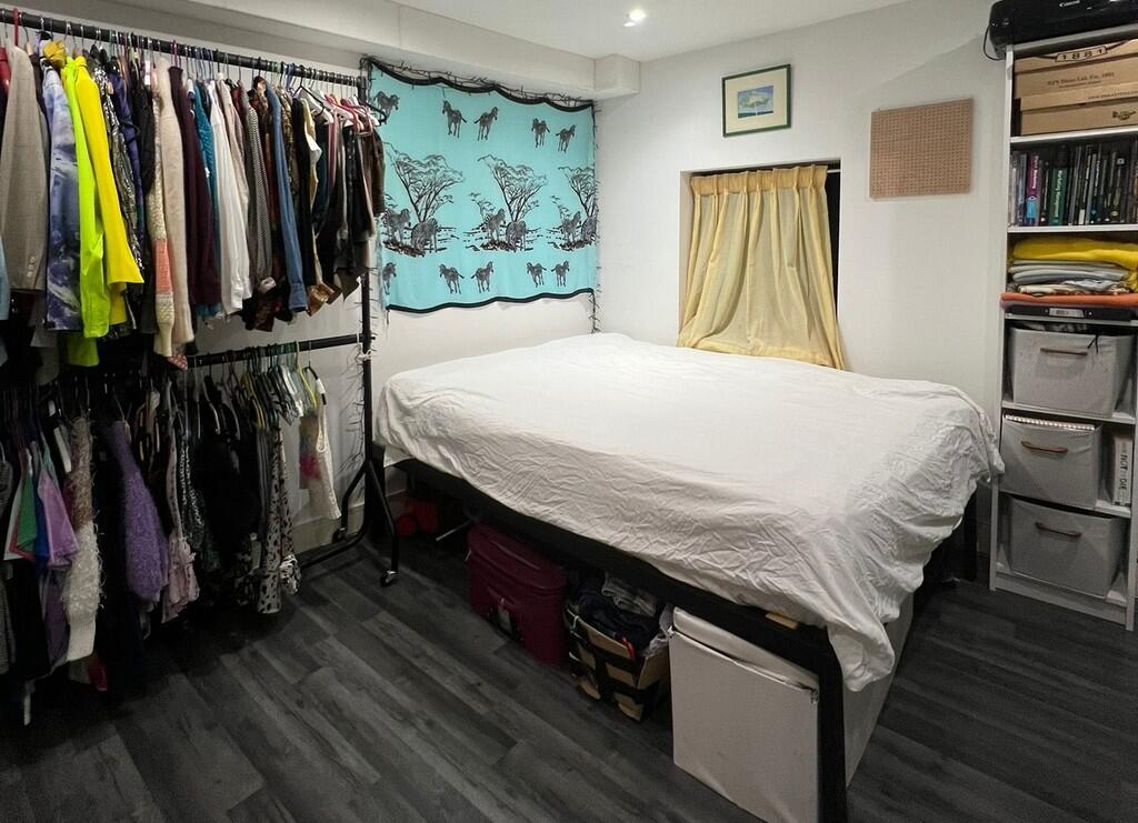 Living space (3) ...