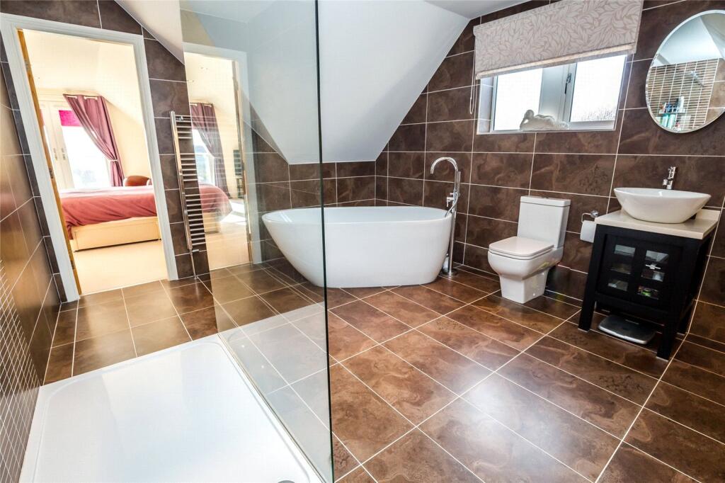 En-Suite 2nd Floor