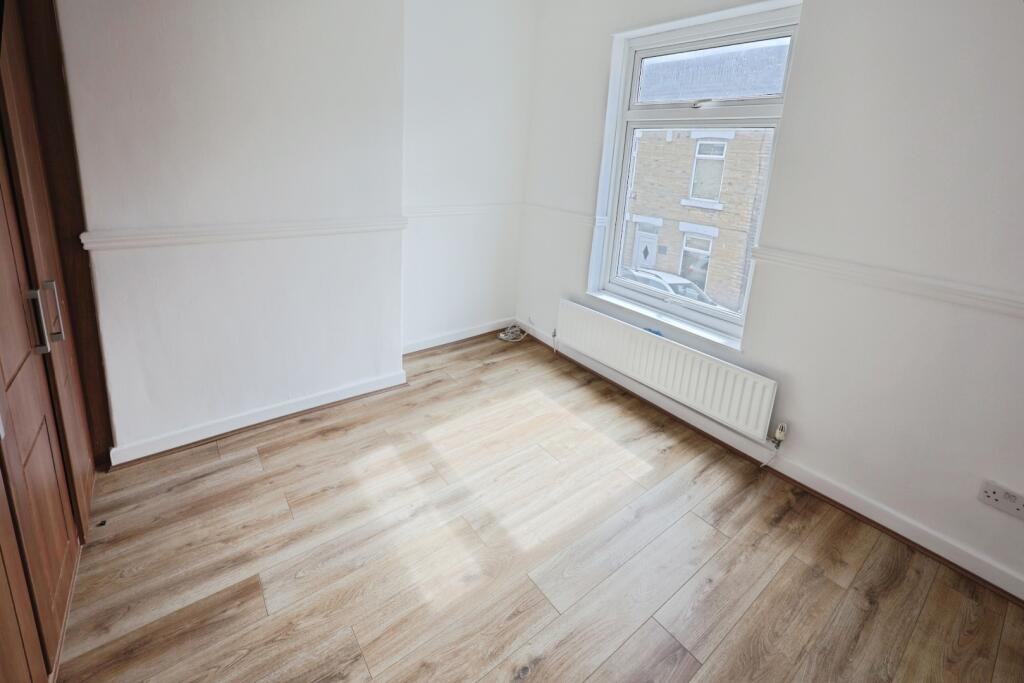 pbox-bedroom-329805.JPG