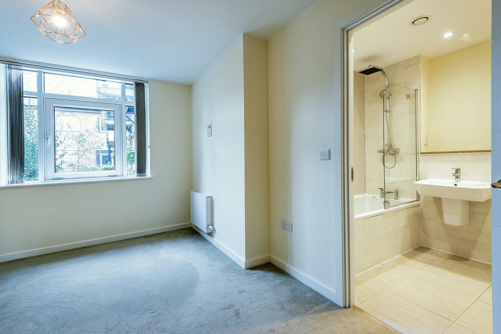 Apt12HmptnCrtHmptnInArd2Bd11s.jpg