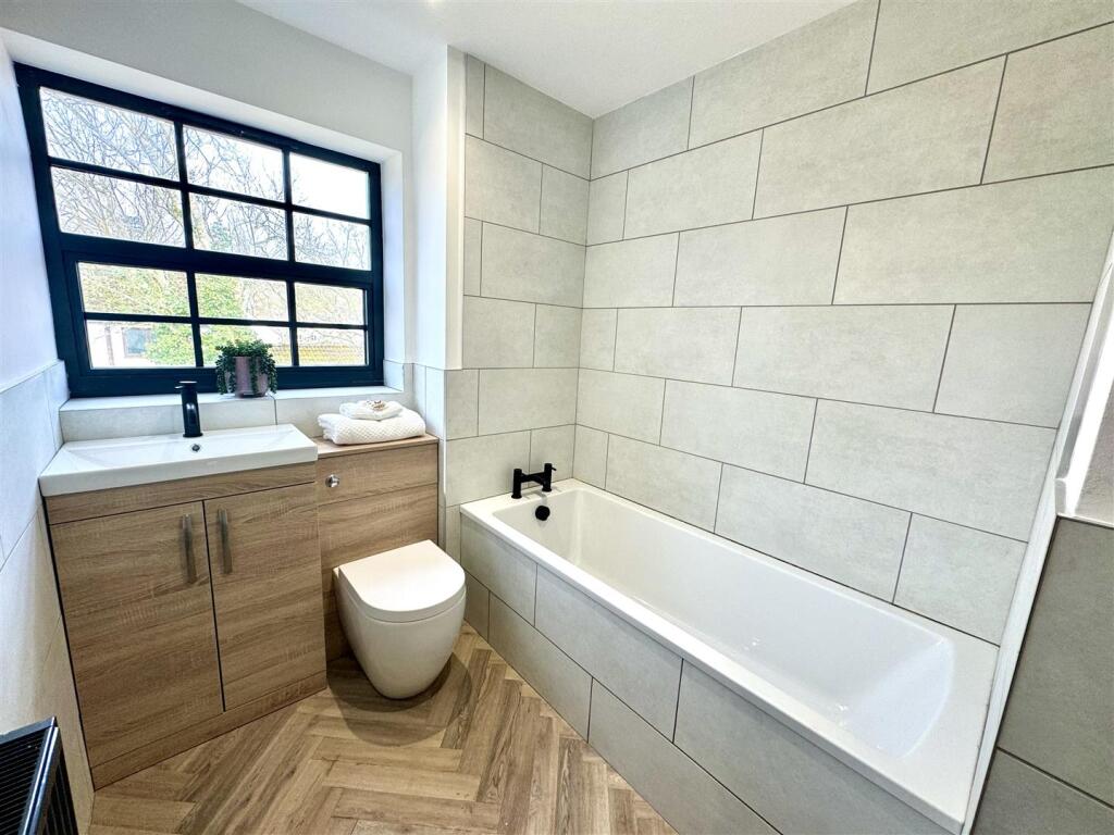 FAMILY BATHROOM