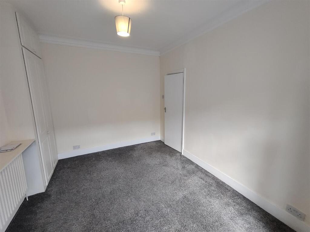 32 Kettering Street Bedroom main back.jpg