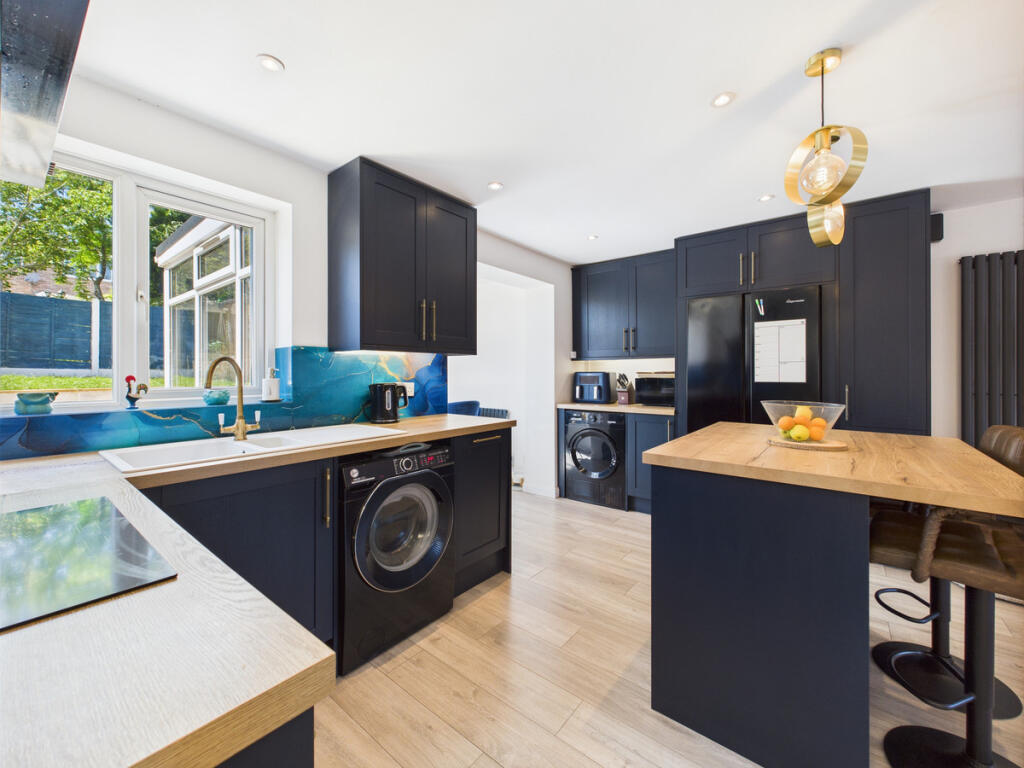 Open Kitchen / Living Area