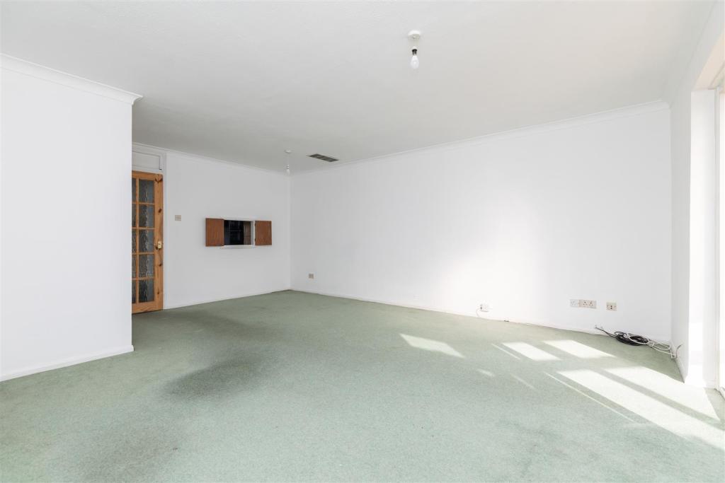 Sitting/Dining Room
