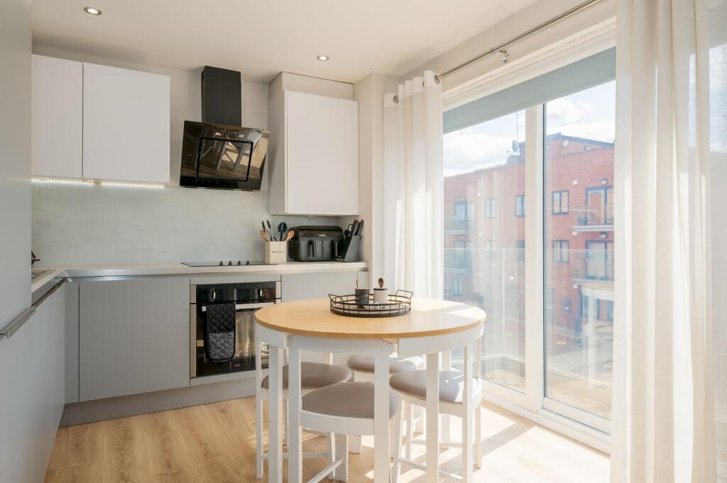KITCHEN/DINER AND LOUNGE