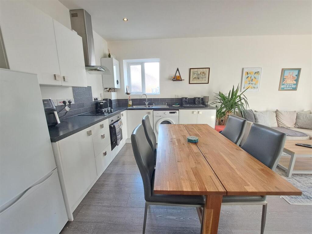 Open Plan Living/Dining Room &amp; Kitchen